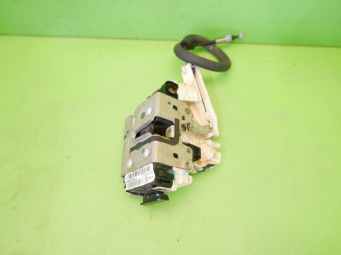 Centralny zamek prawy przód P04589916AD 4pin FIAT FREEMONT I 11-15