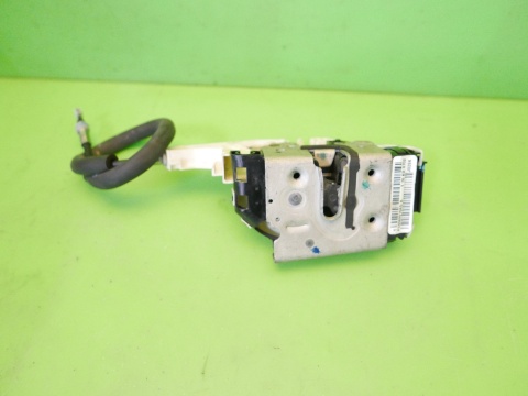 Centralny zamek prawy przód P04589916AD 4pin FIAT FREEMONT I 11-15