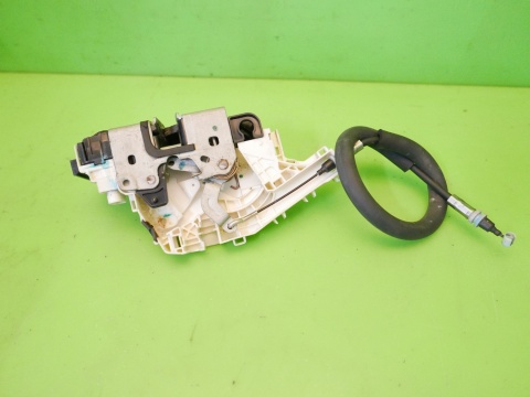 Centralny zamek prawy przód P04589916AD 4pin FIAT FREEMONT I 11-15