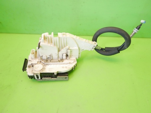 Centralny zamek prawy przód P04589916AD 4pin FIAT FREEMONT I 11-15