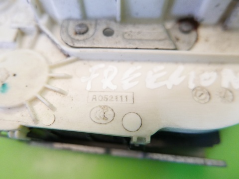 Centralny zamek prawy tył P04589914AD 4pin FIAT FREEMONT I 11-15