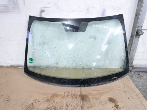 Szyba przód przednia czołowa FIAT FREEMONT I 11-15