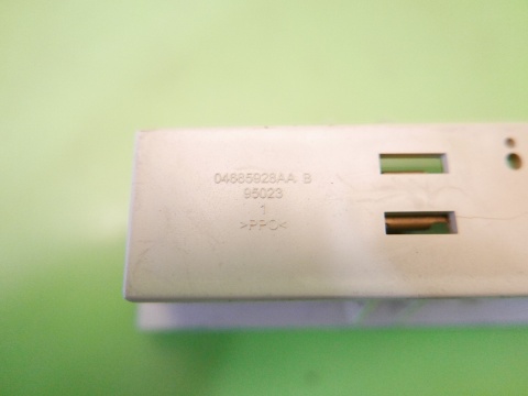 Lampka oświetlenie kabiny tył 04685928AA FIAT FREEMONT I 11-15