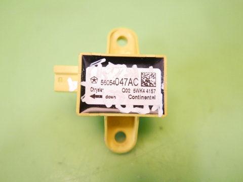 Czujnik uderzenia bocznego 56054047AC 5WK44157 FIAT FREEMONT I 11-15