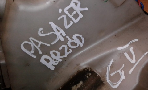 Centralny zamek drzwi prawy przód 3D1837016 9pin VW GOLF V 1K HB 5D 03-09