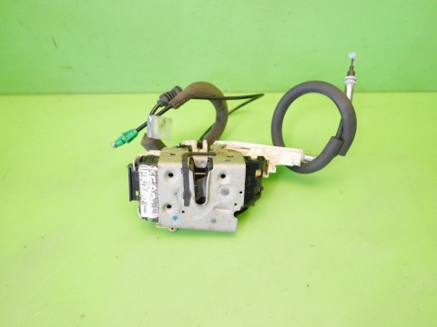 Centralny zamek lewy przód P04589913AE 4pin FIAT FREEMONT I 11-15