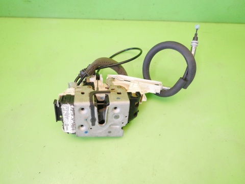 Centralny zamek lewy przód P04589913AE 4pin FIAT FREEMONT I 11-15