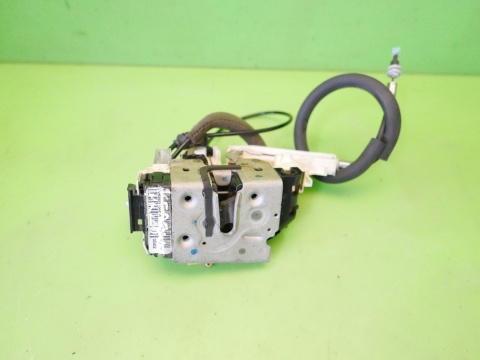 Centralny zamek lewy przód P04589913AE 4pin FIAT FREEMONT I 11-15