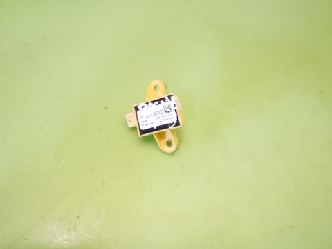 Czujnik uderzenia bocznego 56054047AC 5WK44157 FIAT FREEMONT I 11-15