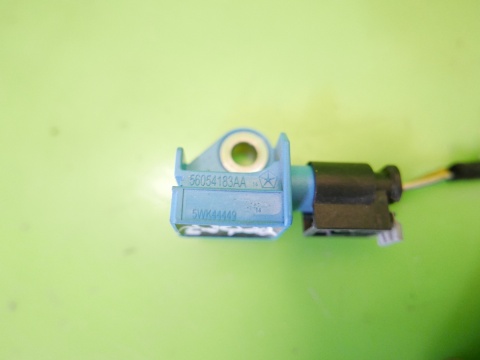 Czujnik uderzenia bocznego 56054183AA 5WK44449 FIAT FREEMONT I 11-15