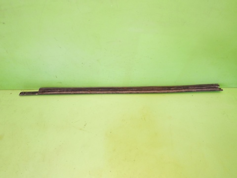 Listwa zgarniająca zewnętrzna prawa przód FIAT FREEMONT I 11-15