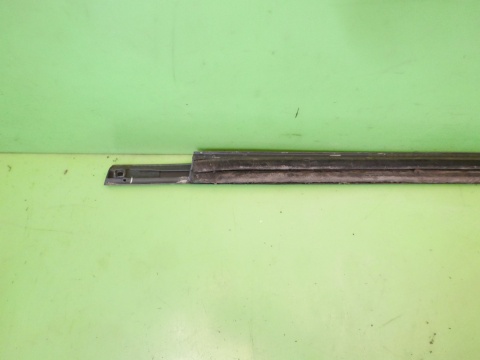 Listwa zgarniająca zewnętrzna prawa przód FIAT FREEMONT I 11-15