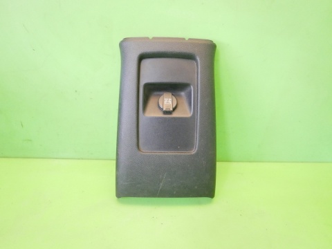 Osłona zaślepka tunelu gniazdo zapalniczki 12V FIAT FREEMONT I 11-15