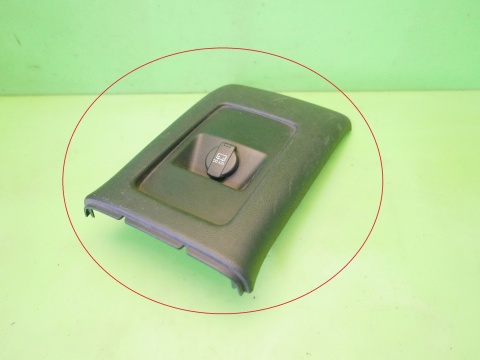 Osłona zaślepka tunelu gniazdo zapalniczki 12V FIAT FREEMONT I 11-15