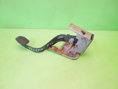 Pedał sprzęgła FIAT FREEMONT I 2.0 D MJET 11-15