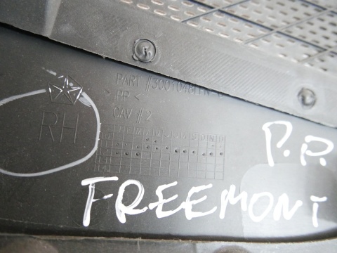 Boczek tapicerka prawa przód FIAT FREEMONT I 11-15