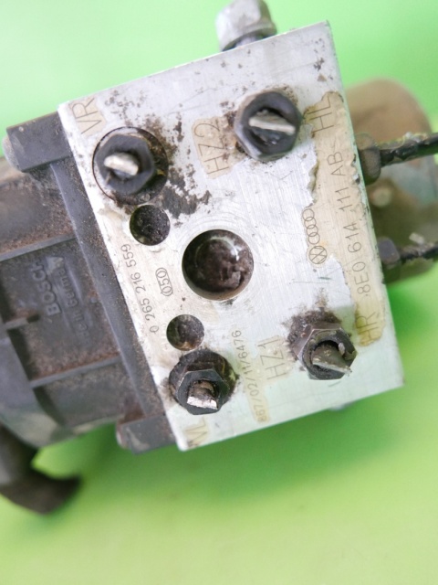Pompa abs 0265216559 8E0614111AB 0273004281 VW PASSAT B5 96-00