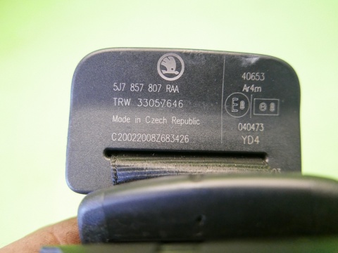 Pas bezpieczeństwa środek tył 5J7857807 SKODA ROOMSTER I 5J 06-10