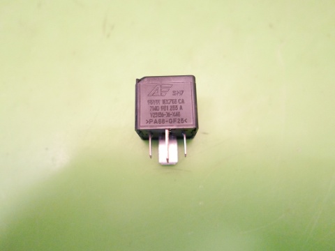 Przekaźnik 100 7M0951253A SKODA ROOMSTER I 5J 1.9 TDI 06-10