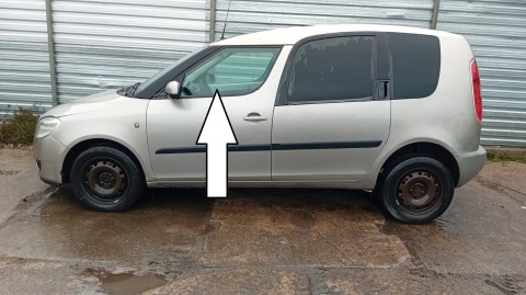 Szyba drzwiowa lewa przód SKODA ROOMSTER I 5J 06-10