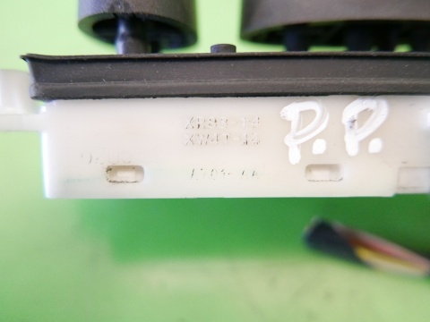 Przełącznik panel regulacji fotela prawy XR8314B701AA JAGUAR X-TYPE X400