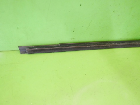 Listwa zgarniająca lewa przód DODGE CALIBER I PM 06-09