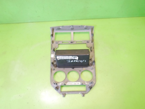 Ramka radia deski rozdzielczej DODGE CALIBER I PM 06-09