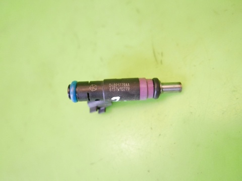 Wtrysk wtryskiwacz 04891779AA DODGE CALIBER I PM 1.8 06-09