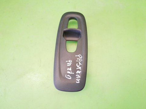 Ramka przełącznika szyby prawa przód 809616626R RENAULT KADJAR I 15-18
