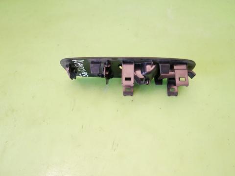 Ramka przełącznika szyby prawa przód 809616626R RENAULT KADJAR I 15-18