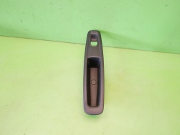 Ramka przełącznika szyby rączka prawa tył 829508687R RENAULT KADJAR I 15-18
