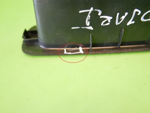 Ramka przełącznika szyby rączka lewa tył 829508687R RENAULT KADJAR I 15-18