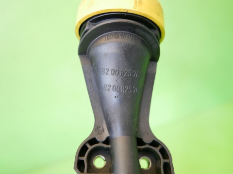 Miarka bagnet poziomu oleju 8200825703 RENAULT KOLEOS I PHI 2.0 DCI 07-11