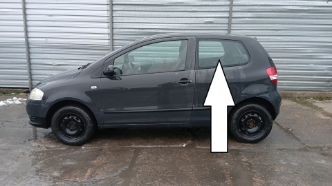 Szyba karoseryjna lewa tył VW FOX I 5Z1 3D 03-09