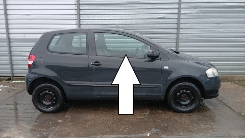 Szyba drzwiowa prawa przód VW FOX I 5Z1 3D 03-09