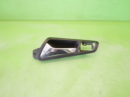 Klamka wewnętrzna lewa przód 3C1837113 VW PASSAT B6 05-09