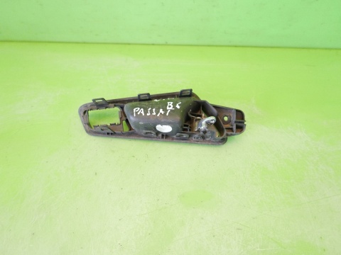 Klamka wewnętrzna lewa przód 3C1837113 VW PASSAT B6 05-09
