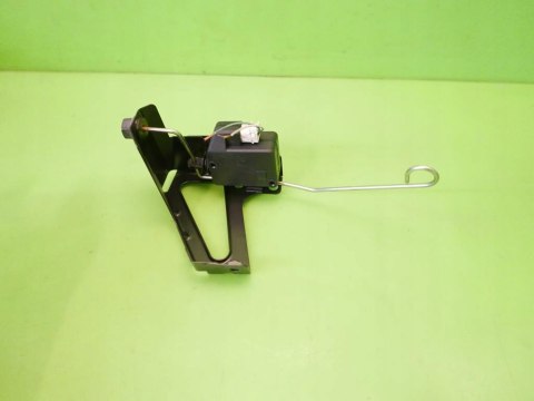 SIŁOWNIK KLAPKI WLEWU PALIWA VOLVO V40 I KOMBI 99-