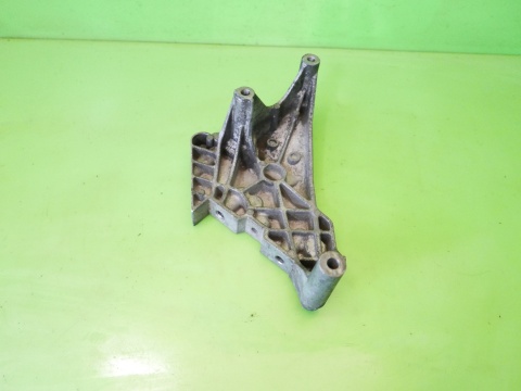 Łapa silnika 03G199207F VW PASSAT B6 2.0 TDI 8V 05-09