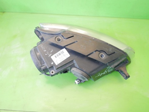 Reflektor lampa lewa przód 3C0941005R anglik hella VW PASSAT B6 05-09