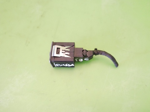 Przełącznik wysokości poziomu świateł 3C0941333 VW PASSAT B6 05-09