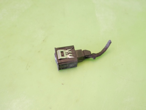 Przełącznik wysokości poziomu świateł 3C0941333 VW PASSAT B6 05-09