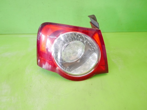 Lampa lewa tył w błotnik 3C5945095C VW PASSAT B6 SEDAN 05-09