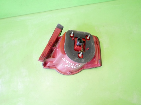 Lampa lewa tył w błotnik 3C5945095C VW PASSAT B6 SEDAN 05-09