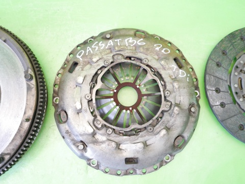 Sprzęgło dwumasowe koło tarcza docisk LUK VW PASSAT B6 2.0 TDI 8V 05-09