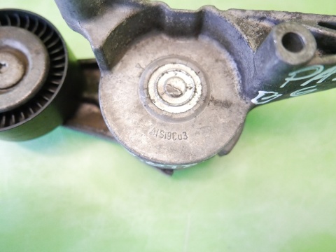 Napinacz rolka paska osprzętu VW PASSAT B6 2.0 TDI 8V 05-09