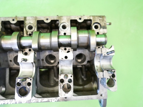 Głowica z zaworami 038103373R wałek rozrządu VW PASSAT B6 2.0 TDI 8V 05-09