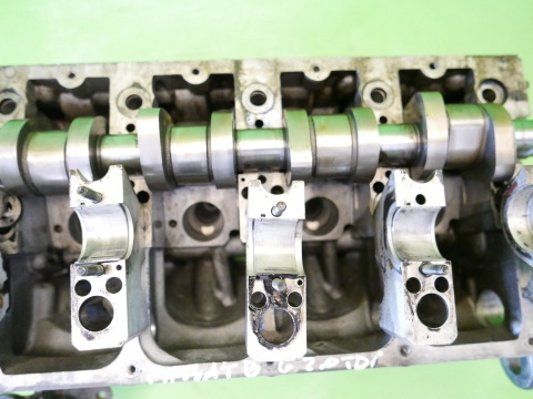 Głowica z zaworami 038103373R wałek rozrządu VW PASSAT B6 2.0 TDI 8V 05-09