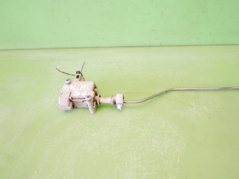 Siłownik klapki wlewu paliwa 3C0810773 VW PASSAT B6 SEDAN 05-09