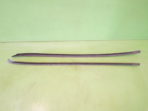 Listwa szyby czołowej prawa + lewa VW PASSAT B6 05-09